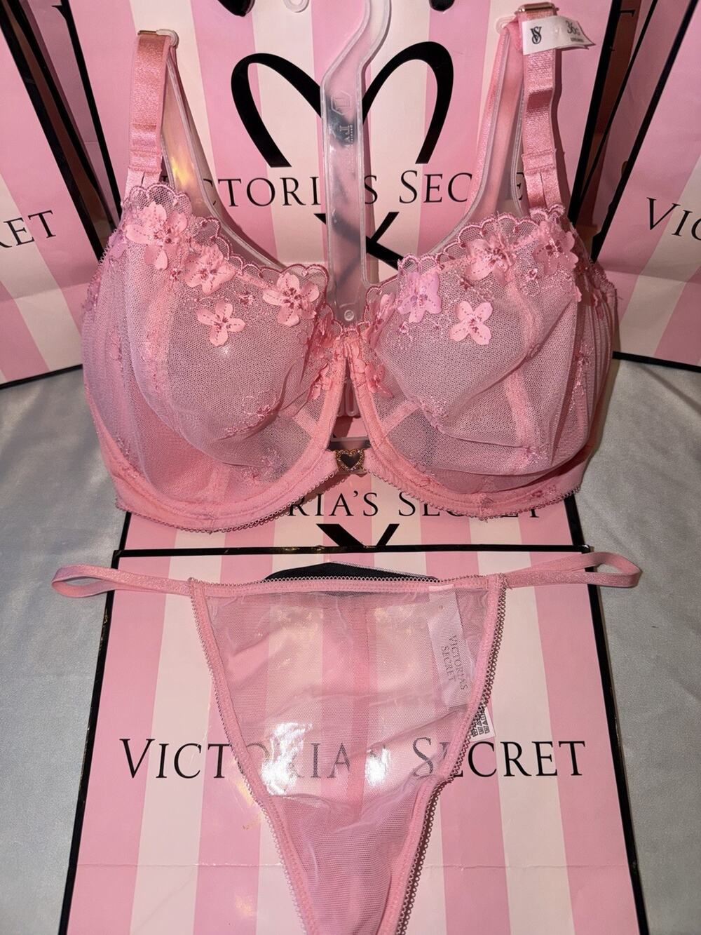 Victoria's Secret Bra Dream Angels 36G Large Embroidered Lace $99